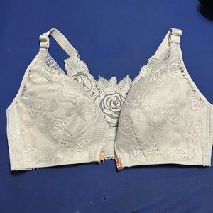 Front closure push up bra